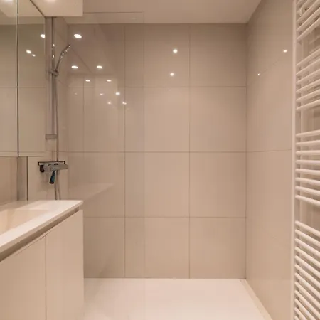 Modern Family With Amazing Seaview And Infrared Sauna T52